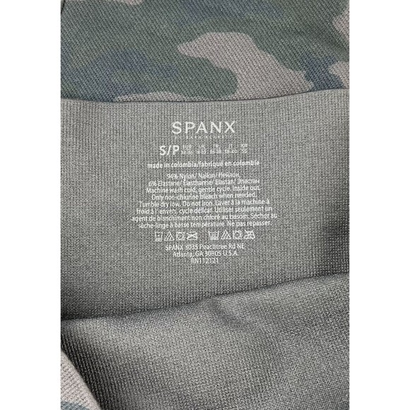 Spanx Look at Me Now Capri Leggings Womens Sz S Seamless Smoothing Black Camo - Picture 7 of 7